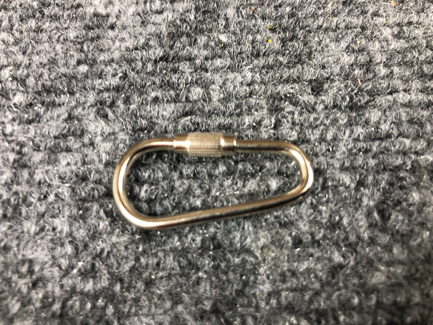 5905 Pear Link Toy Hanger (small - 1 3/8 inch)